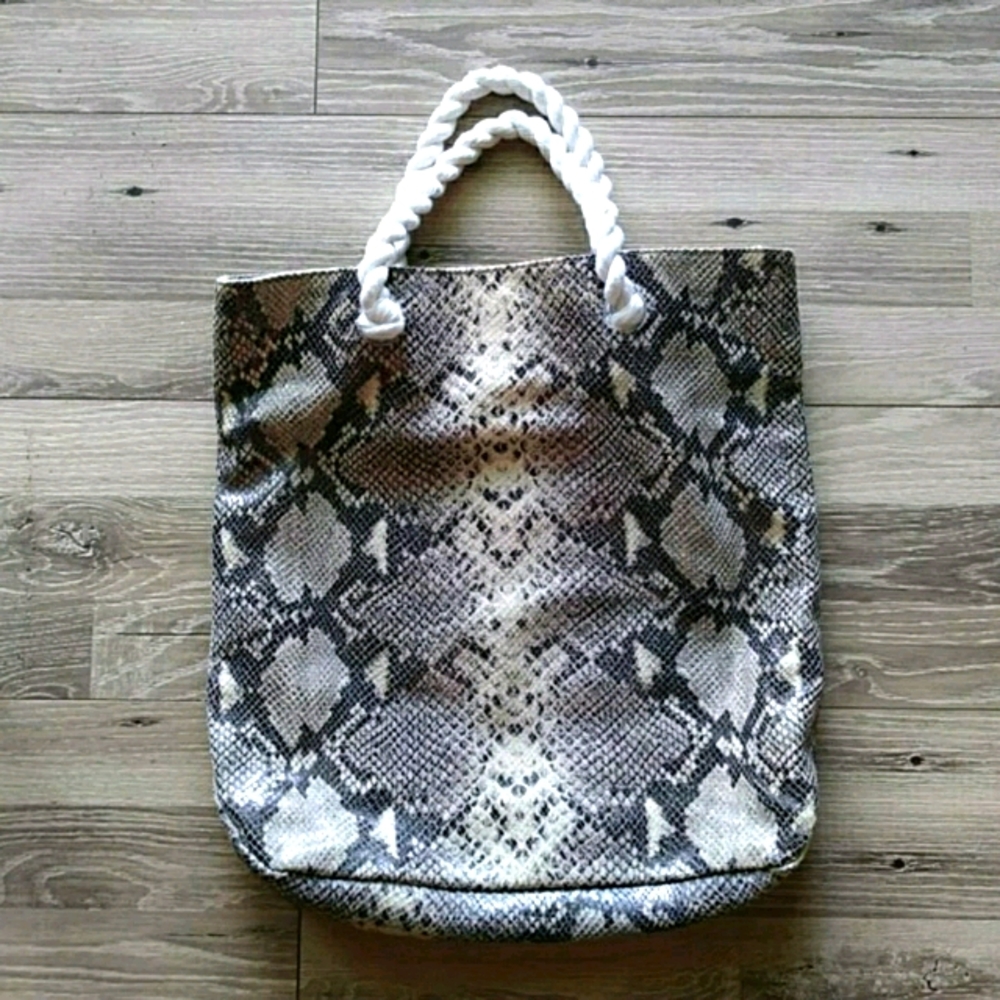 Cynthia Rowley gray cream faux snakeskin t…